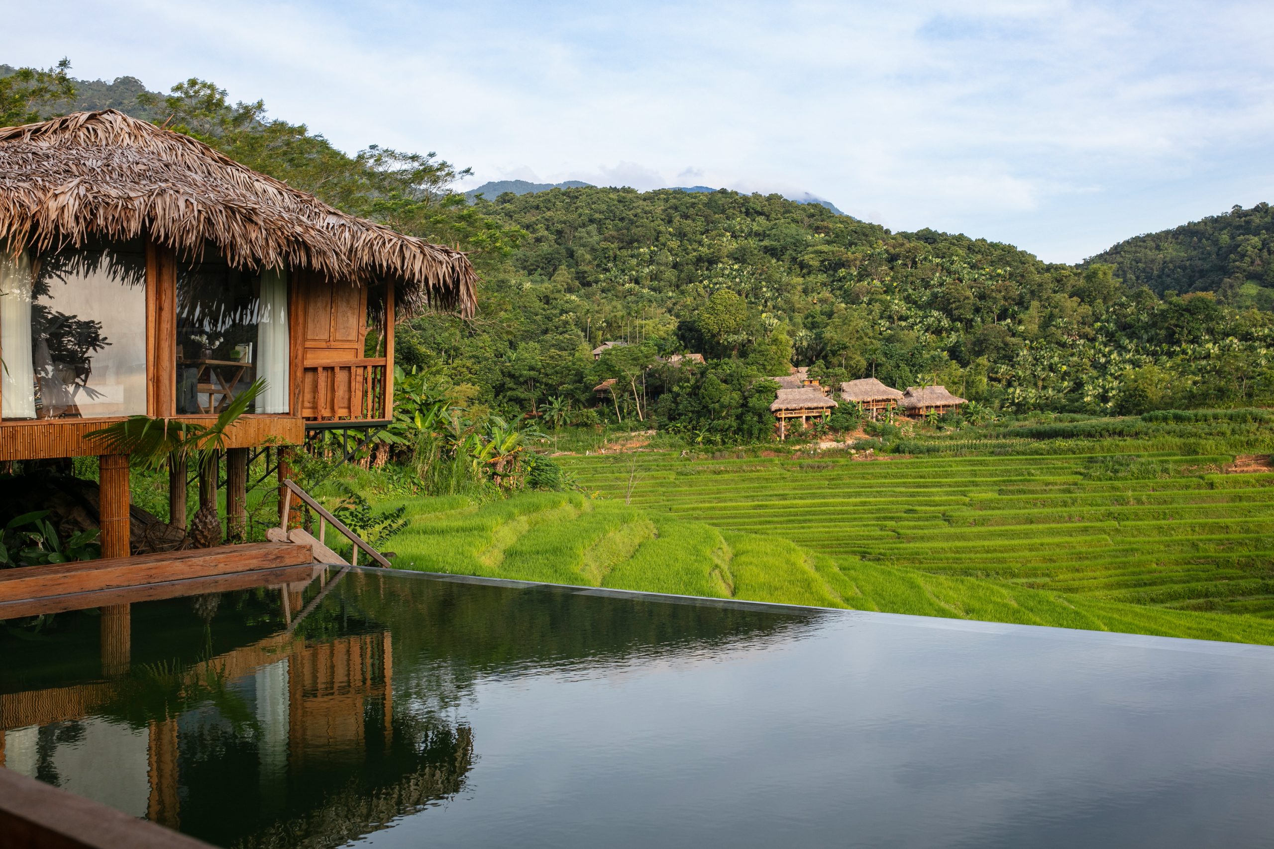swimming-pool-infinity-natura-bungalow-OK-2